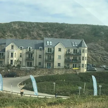 Beachy Apartment